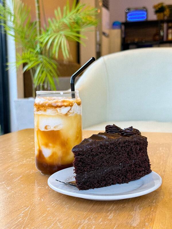 Iced coffee and cake